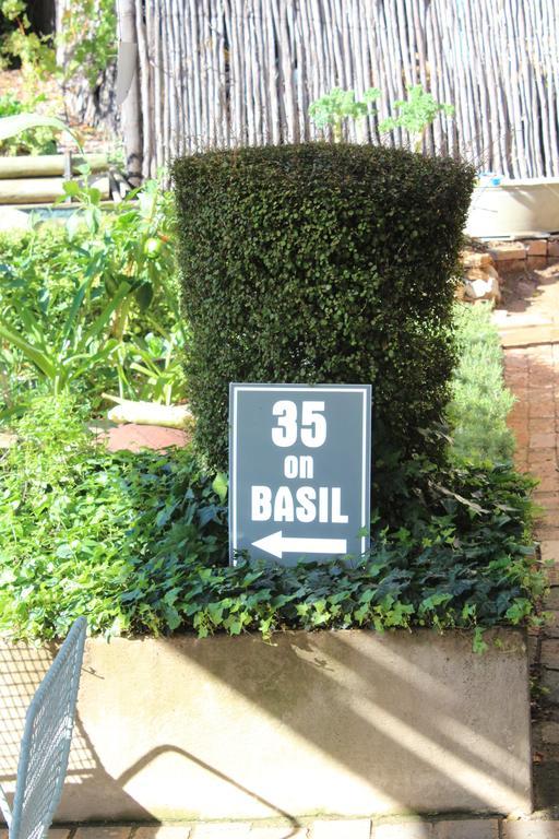 35 On Basil Hotell Caledon Exteriör bild